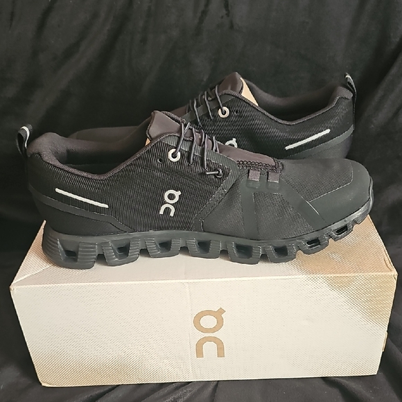 *Brand New* OnCloud Cloud 5 All Black Running Shoes - Picture 1 of 10